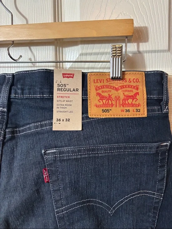 Levi's Men's Dark Gray Straight Jeans - Picture 6 of 7
